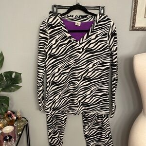 NWT Fleece Pajama Zebra Print Set size M